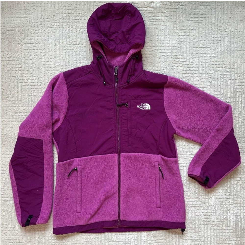 The North Face Denali Jacket Women's
Medium Fleece Full Zip Hooded in Magenta